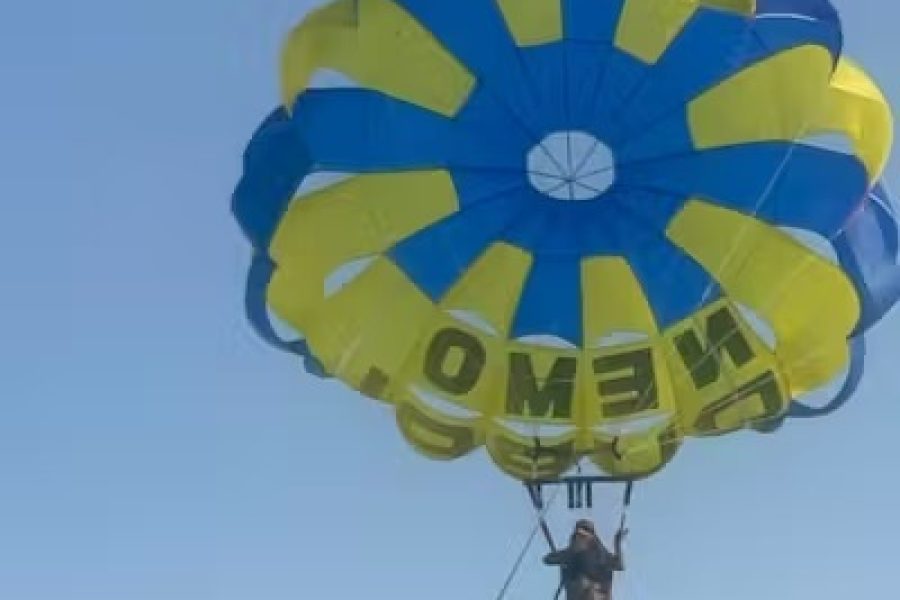 Dubai Parasailing: Experience with Burj Al Arab Sights