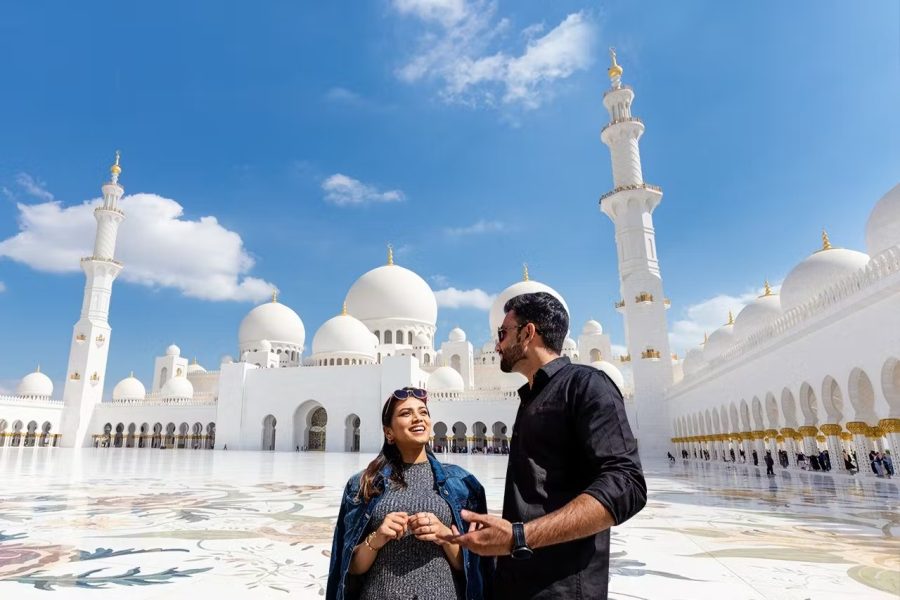 Abu Dhabi & Qasr Al Watan: Afternoon Guided City Tour + Transfers
