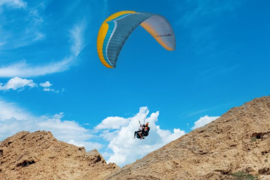 Sharjah: Guided Tandem Paragliding Experience